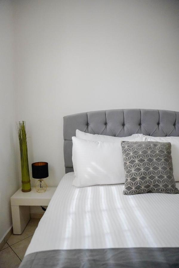 Two Bed Room Apartment 5 Min Walk To The Beach Ейлат Екстер'єр фото