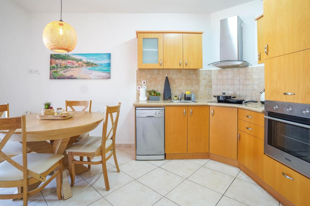 Two Bed Room Apartment 5 Min Walk To The Beach Ейлат Екстер'єр фото